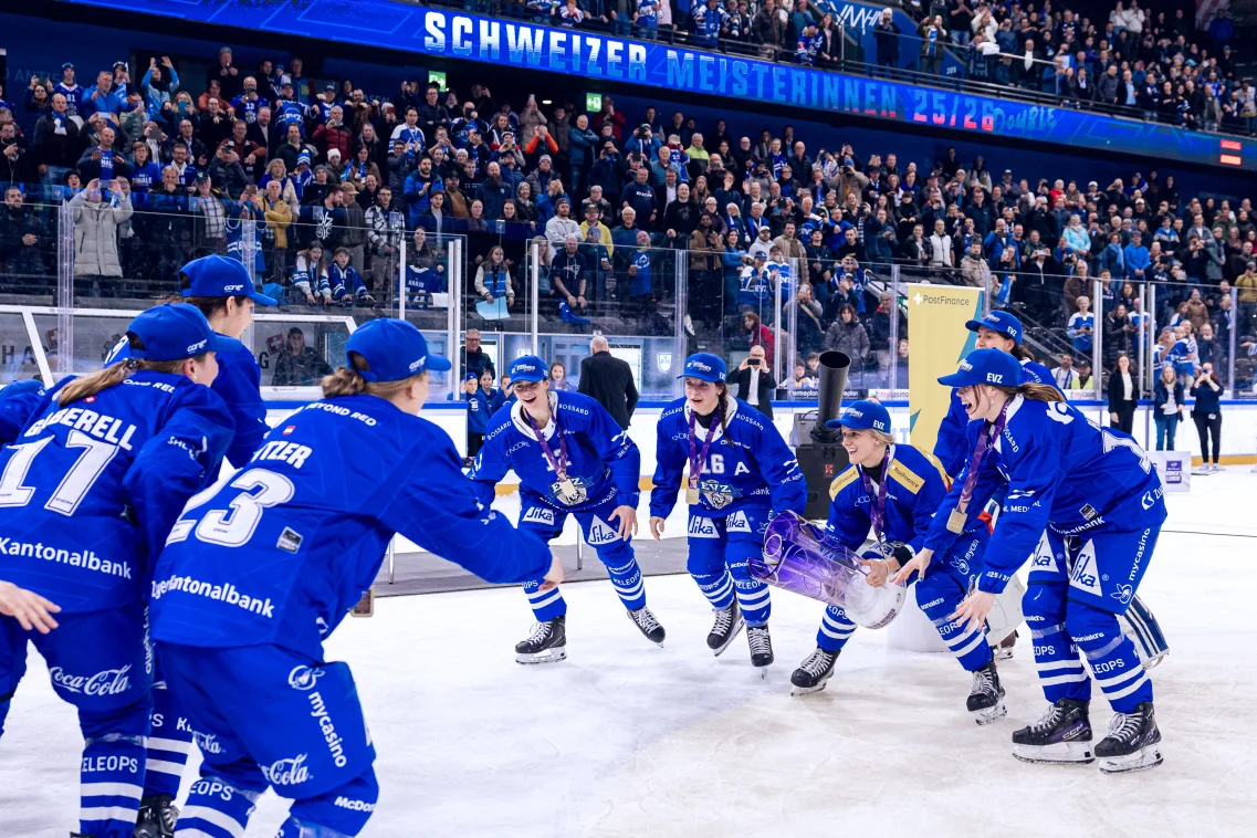 - 25.03.2026 - PostFinance Women's League, Playoff Final, Spiel 3, Eishockey, OYM hall, Zug: EV Zug - SC Bern . (Bild von Philipp Hegglin/ EV Zug Official)
