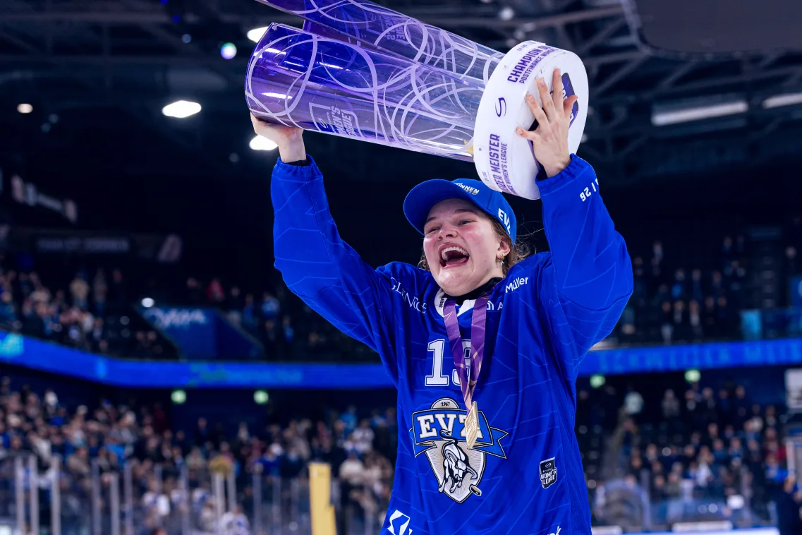 - 25.03.2026 - PostFinance Women's League, Playoff Final, Spiel 3, Eishockey, OYM hall, Zug: EV Zug - SC Bern . (Bild von Philipp Hegglin/ EV Zug Official)